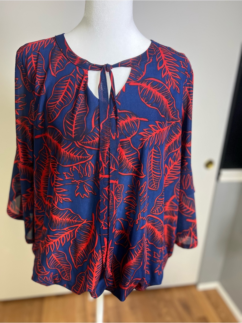 Tie-Neck Leaf Print Blouse in Navy and Red
